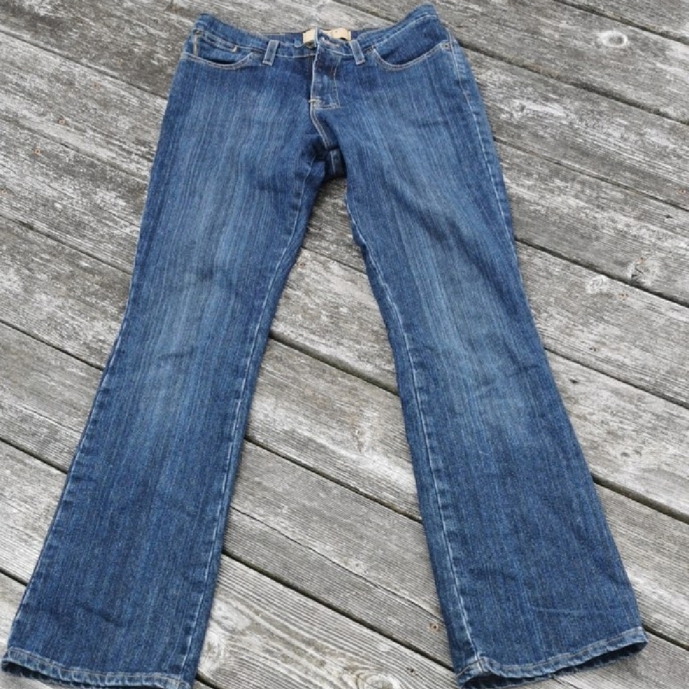 Vintage90swomens Ikeda 700series flare midrise mediumwash denimjeans. Size 27/32